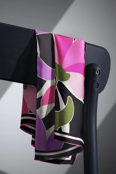 %100 Twill İpek Yaprak Desenli Lila - Pembe Renkli 90x90 Eşarp Dikim Şekli : El Dikişi - Resim 3