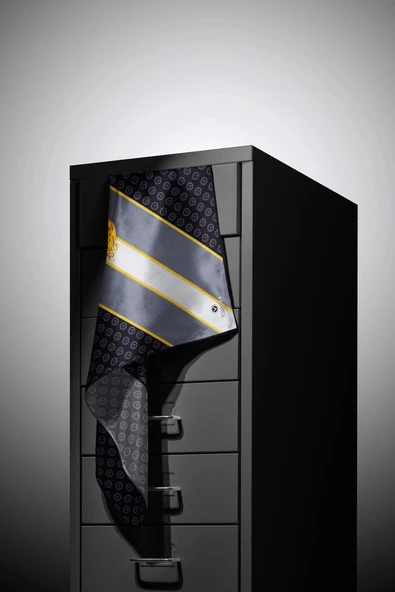 %100 Twill İpek Monogram Ve Barok Desenli Siyah - Gri Renkli 90x90 Eşarp Dikim Şekli : El Dikişi - Resim 3