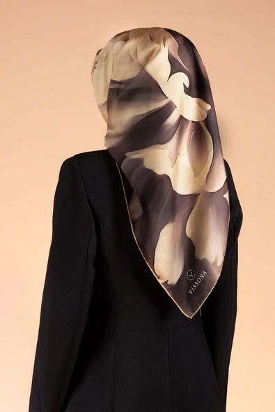 %100 Twill İpek Yaprak Desenli Bej Renkli 90x90 Eşarp Dikim Şekli : El Dikişi - Resim 5