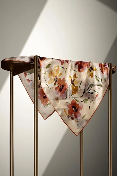 %100 Twill İpek Çiçek Desenli Gold - Taba Renkli 90x90 Dikim Şekli : El Dikişi Eşarp - Resim 6