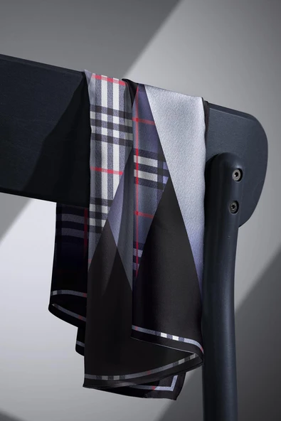 % 57 İPEK % 43 VİSKON Twill İpek Ekose Desenli Gri - Siyah Renkli 90x90 Eşarp Dikim Şekli : El Dikişi - Resim 6