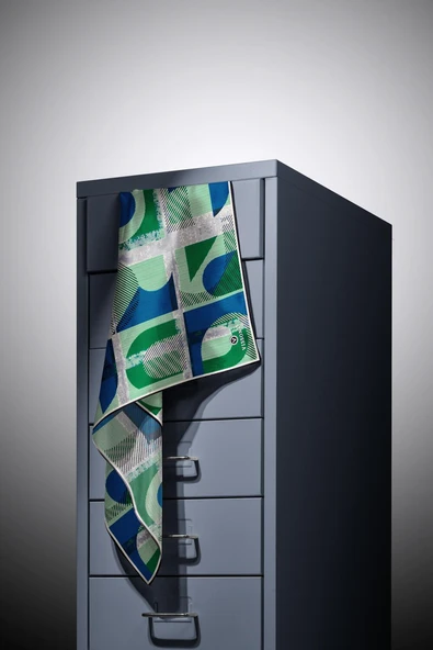 %100 Twill İpek Geometri Desenli Saks - Zümrüt Yeşili Renkli 90x90 Eşarp Kenar Dikiş Şekli El Dikişli - Resim 3