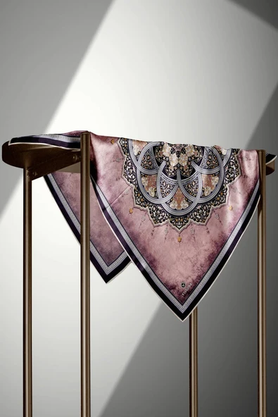 %100 Twill İpek Şal Desenli Pudra - Siyah Renkli 90x90 Eşarp Dikim Şekli : El Dikişi - Resim 3