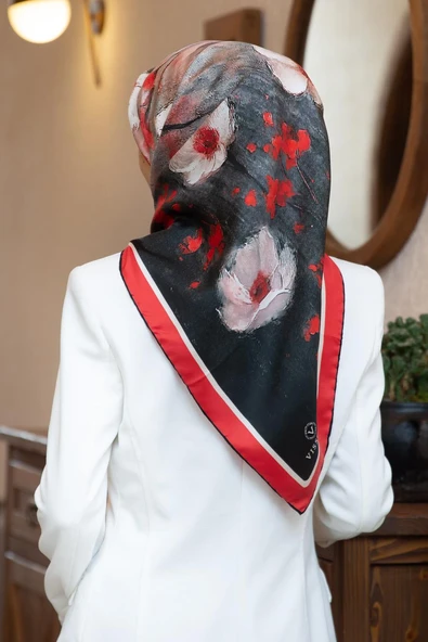 %100 Twill İpek Yağlı Boya Çiçek Desenli Nar Çiçeği Renkli 90x90 Eşarp Dikim Şekli : El Dikişi ürün görseli