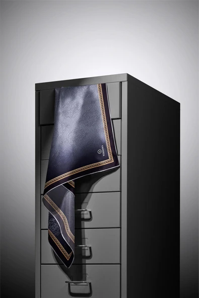 %100 Twill Barok Desenli Gümüş Renkli 90x90 Eşarp Dikim Şekli: El Dikişi - Resim 3