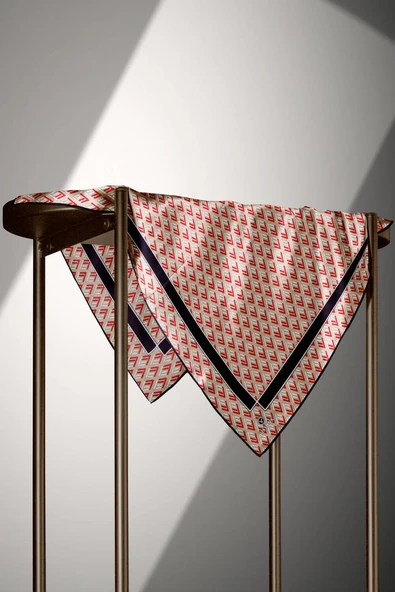 %100 Twill İpek Geometrik Desenli Bej - Kırmızı Renkli 90x90 Eşarp Dikim Şekli : El Dikişi - Resim 3