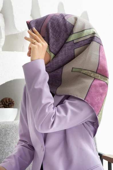 %100 Twill İpek Geometrik Desenli Lila Renkli 90x90 Eşarp Dikim Şekli : El Dikişi ürün görseli