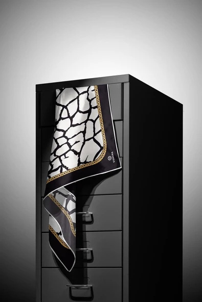 %100 Twill Taş Desenli Krem - Siyah Renkli 90x90 Eşarp Dikim Şekli: El Dikişi - Resim 3