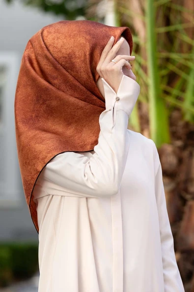 %100 Twill İpek Doku Desenli Sarı - Taba Renkli 90x90 Eşarp Dikim Şekli : El Dikişi ürün görseli