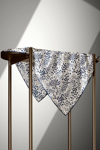 %100 Twill İpek Çıtır Çiçek Desenli Krem - Lacivert Renkli 90x90 Eşarp Dikim Şekli : El Dikişi - Resim 3