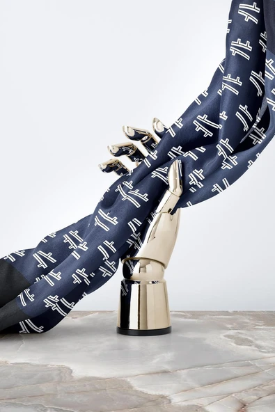 %100 Twill İpek Geometrik Desenli İndigo - Lacivert Renkli 90x90 Eşarp Dikim Şekli : El Dikişi - Resim 6