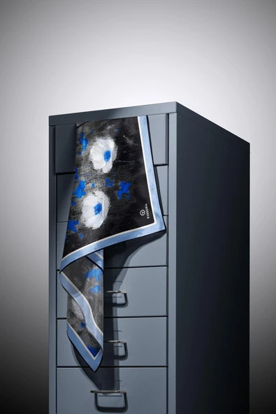 %100 Twill İpek Yağlı Boya Çiçek Desenli İndigo Renkli 90x90 Eşarp Dikim Şekli : El Dikişi - Resim 3