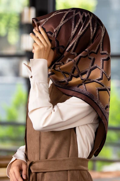 %100 Twill Türk Motifi  Desenli Camel - Bej Renkli 90x90 Eşarp Dikim Şekli: El Dikişi ürün görseli