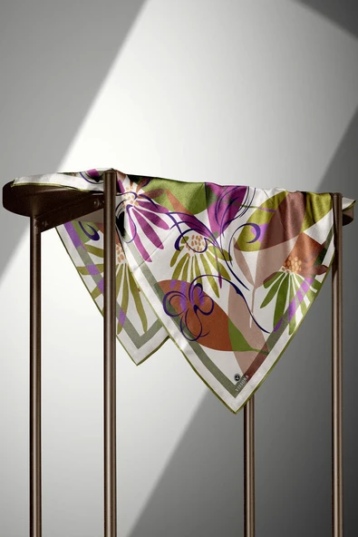 %100 Twill İpek Çiçek Desenli Haki - Mürdüm Renkli 90x90 Eşarp Dikim Şekli : El Dikişi - Resim 4