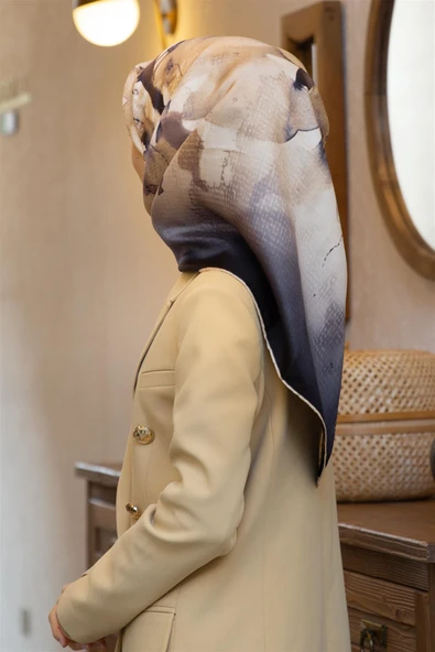 %100 Twill İpek Suluboya Çiçek Desenli Bej - Taş Renkli 90x90 Eşarp Dikim Şekli : El Dikişi ürün görseli