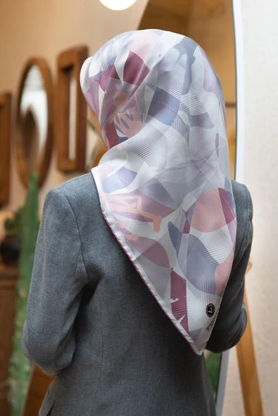 %100 Twill İpek Çiçek Desenli Pudra - Bebe Mavisi Renkli 90x90 Eşarp Dikim Şekli : El Dikişi ürün görseli