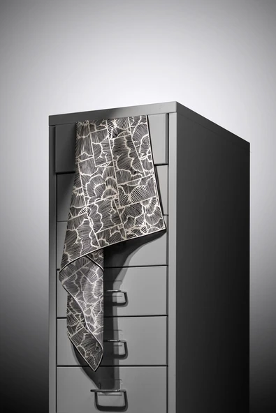 %100 Twill İpek Geometrik Desenli Siyah - Krem Renkli 90x90 Eşarp Dikim Şekli : El Dikişi - Resim 3