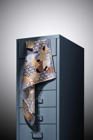 %100 Twill İpek Geometrik Desenli Gri - Sütlü Kahve Renkli 90x90 Eşarp Eşarp Kenar Dikiş Şekli El Dikişli - Resim 3