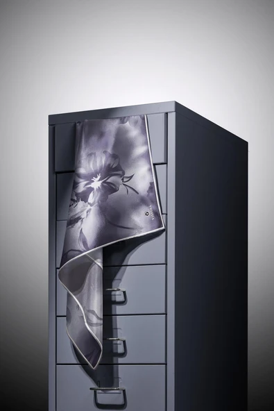 100% Twill İpek Çiçek Desenli Gümüş Renkli 90x90 Dikim Şekli : El Dikişi Eşarp - Resim 3