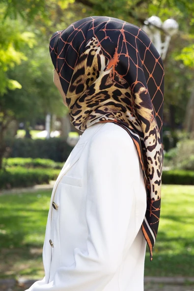 %100 Twill İpek Leopar Desenli Siyah - Taba Renkli 90x90 Eşarp Dikim Şekli : El Dikişi ürün görseli