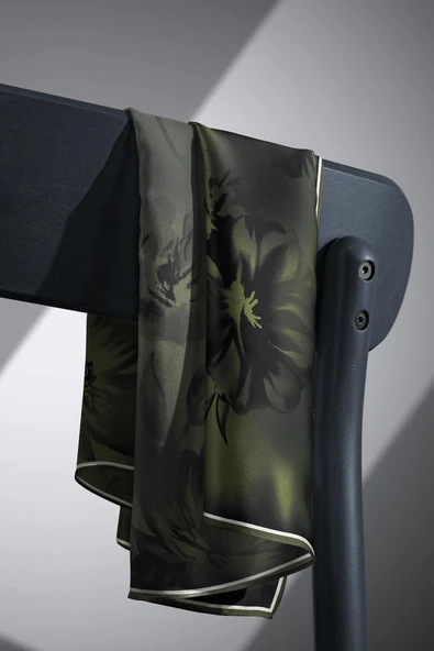 % 57 İPEK % 43 VİSKON Twill İpek Çiçek Desenli Haki Renkli 90x90 Dikim Şekli : El Dikişi Eşarp - Resim 5