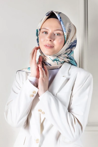 %100 Twill İpek Suluboya Çiçek Desenli Krem - İndigo Renkli 90x90 Eşarp Dikim Şekli : El Dikişi - Resim 3