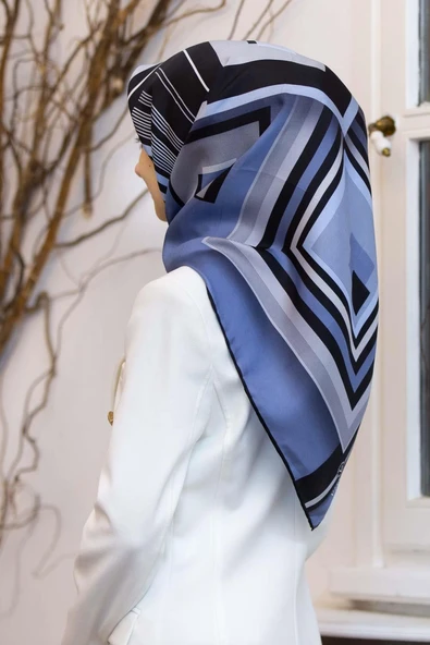 %100 Twill İpek Kare Desenli İndigo - Gri Renkli 90x90 Eşarp Kenar Dikiş Şekli El Dikişli ürün görseli