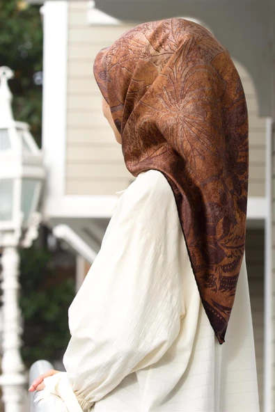 % 57 İpek % 43 Viskon Twill İpek Degradeli Yaprak  Desenli Limon Sarısı  Renkli 90x90 Eşarp Dikim Şekli : El Dikişi ürün görseli