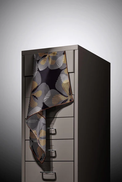 %100 Twill İpek Çizgili Çiçek Desenli Taba - Siyah Renkli 90x90 Eşarp Dikim Şekli : El Dikişi - Resim 3