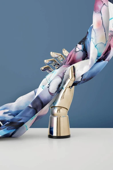 %100 Twill İpek Batik Çiçek Desenli Bebe Mavisi - Pudra Renkli 90x90 Eşarp Kenar Dikiş Şekli El Dikişli - Resim 3