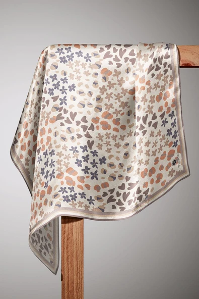 %100 Twill İpek Kalpli Leopar Desenli Bej - Taş Renkli 90x90 Eşarp Dikim Şekli : El Dikişi - Resim 6