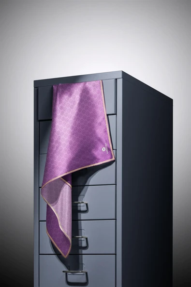% 57 İPEK % 43 VİSKON Twill İpek Monogram Desenli Mor Renkli 90x90 Eşarp Dikim Şekli : El Dikişi - Resim 6