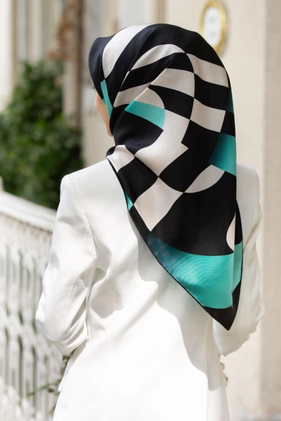 %100 Twill İpek Geometrik Desenli Mint Yeşili Renkli 90x90 Eşarp Dikim Şekli : El Dikişi ürün görseli