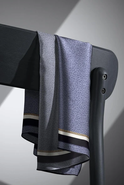%100 Twill İpek Leopar Desenli Gri Renkli 90x90 Eşarp Dikim Şekli : El Dikişi - Resim 5
