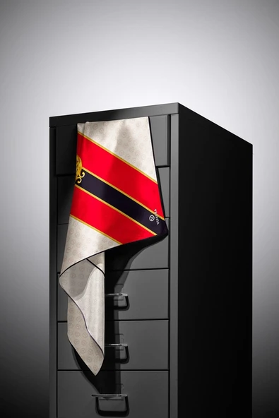 %100 Twill İpek Monogram Ve Barok Desenli Kırmızı - Krem Renkli 90x90 Eşarp Dikim Şekli : El Dikişi - Resim 4