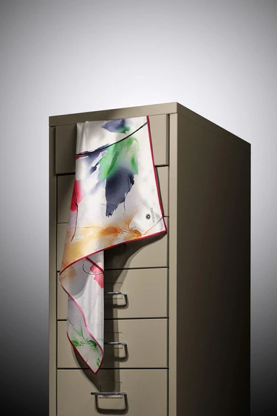 %100 Twill İpek Sulu Boya Çiçek Desenli Kırmızı - Fuşya Renkli 90x90 Eşarp Dikim Şekli : El Dikişi - Resim 5