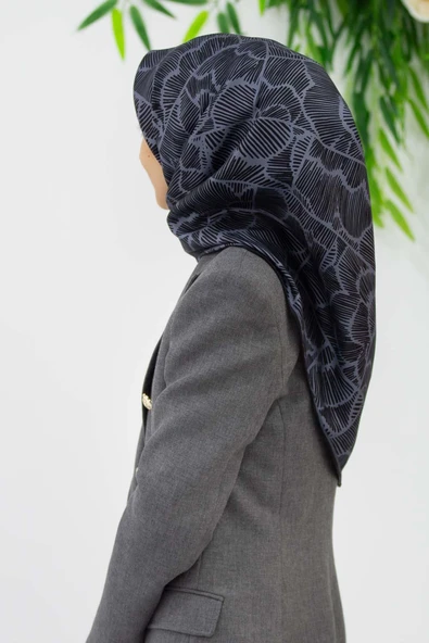 %100 Twill İpek Geometrik Desenli Gri - Siyah Renkli 90x90 Eşarp Dikim Şekli : El Dikişi ürün görseli
