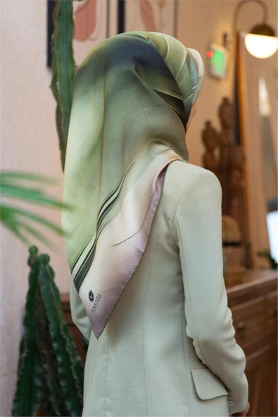 %100 Twill İpek Degrade Duman Haki Yeşili - Zümrüt Yeşili Renkli 90x90 Eşarp Dikim Şekli : El Dikişi ürün görseli