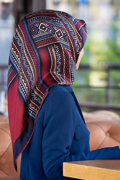 %100 Twill İpek Etnik Desenli Lacivert - Bordo  Renkli 90x90 Eşarp Dikim Şekli : El Dikişi ürün görseli