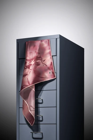 100% Twill İpek Çiçek Desenli Pudra Renkli 90x90 Dikim Şekli : El Dikişi Eşarp - Resim 3