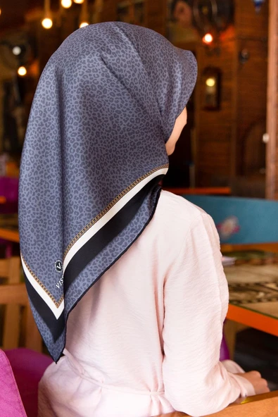 %100 Twill İpek Leopar Desenli Gri Renkli 90x90 Eşarp Dikim Şekli : El Dikişi ürün görseli