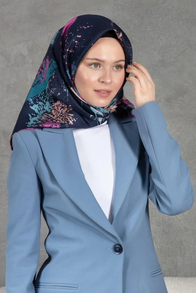 %100 Twill İpek Suluboya Çiçek Desenli Lacivert - Pembe Renkli 90x90 Eşarp Dikim Şekli : El Dikişi ürün görseli