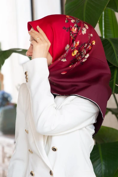 %100 Twill İpek Sonsuz Çiçek Desenli Bordo Renkli 90x90 Eşarp Dikim Şekli : El Dikişi ürün görseli