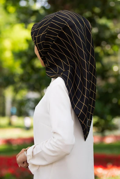 %100 Twill Çizgili Desenli Sarı - Siyah Renkli 90x90 Eşarp Dikim Şekli: El Dikişi ürün görseli
