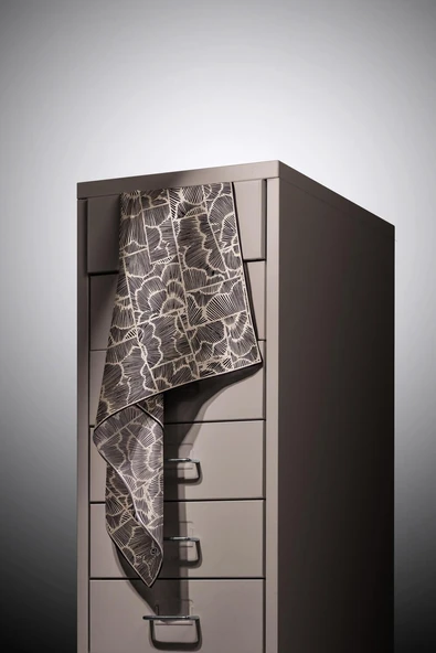 %100 Twill İpek Geometrik Desenli Siyah - Bej Renkli 90x90 Eşarp Dikim Şekli : El Dikişi - Resim 3