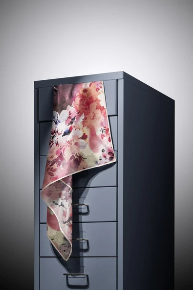 %100 Twill İpek Çiçek  Desenli Krem - Pudra Renkli 90x90 Eşarp Dikim Şekli : El Dikişi - Resim 5