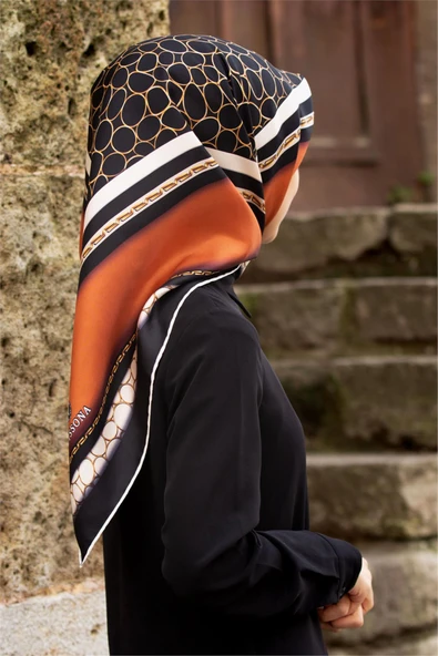 %100 Twill İpek Gold Halka Desenli Taba - Siyah Renkli 90x90 Eşarp Dikim Şekli : El Dikişi ürün görseli