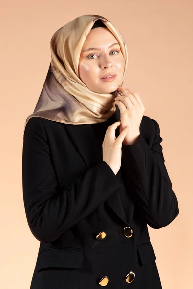 %100 Twill İpek Yaprak Desenli Bej Renkli 90x90 Eşarp Dikim Şekli : El Dikişi - Resim 4