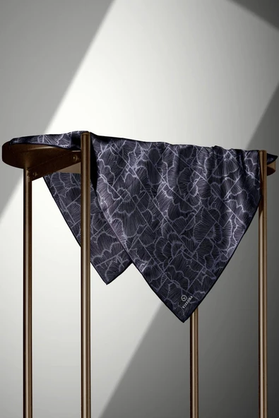 %100 Twill İpek Geometrik Desenli Gri - Siyah Renkli 90x90 Eşarp Dikim Şekli : El Dikişi - Resim 4