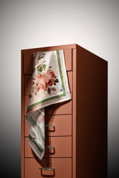 %100 Twill İpek Bahar Çiçekleri Desenli Narçiçeği - Haki Renkli 90x90 Eşarp Dikim Şekli : El Dikişi - Resim 4